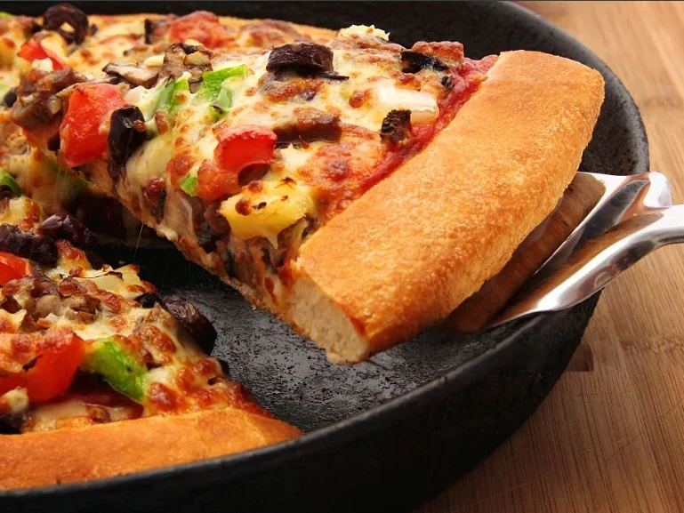 Pizza in pan 